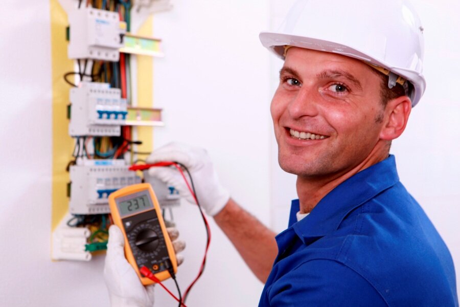 UETDRMP007 – Perform Rescue From A Live Low Voltage Panel